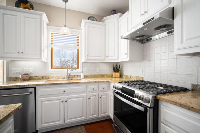 8086 S Meadowcreek COURT, Franklin, WI 53132