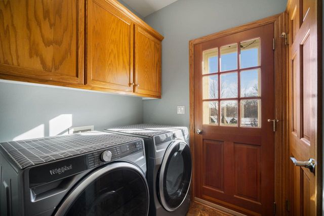 8086 S Meadowcreek COURT, Franklin, WI 53132