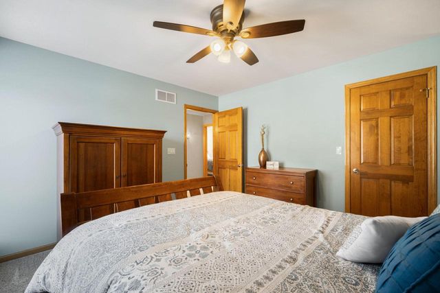 8086 S Meadowcreek COURT, Franklin, WI 53132