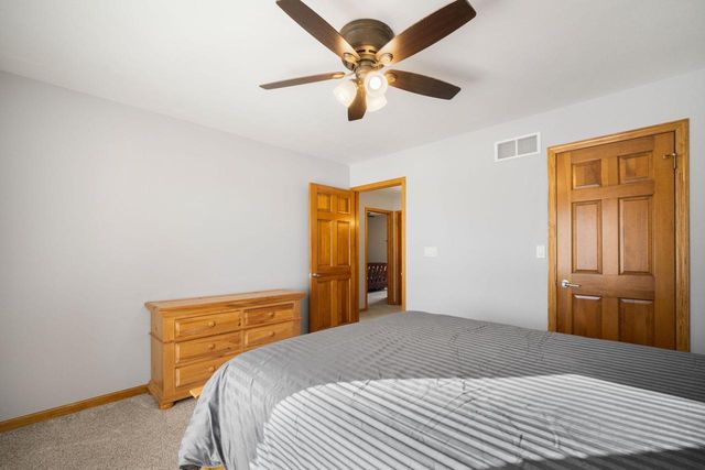 8086 S Meadowcreek COURT, Franklin, WI 53132