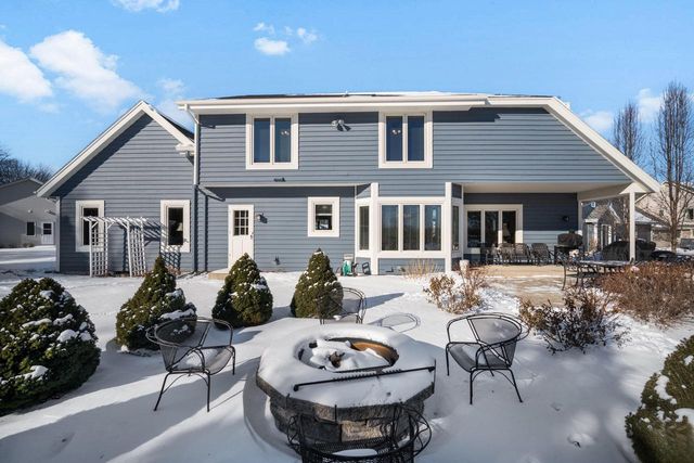 8086 S Meadowcreek COURT, Franklin, WI 53132