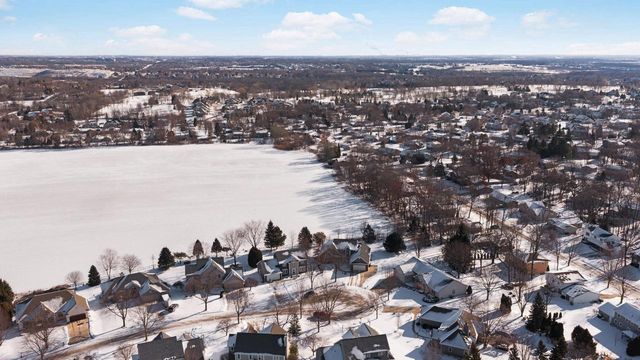 8086 S Meadowcreek COURT, Franklin, WI 53132