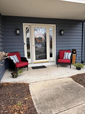 8086 S Meadowcreek COURT, Franklin, WI 53132