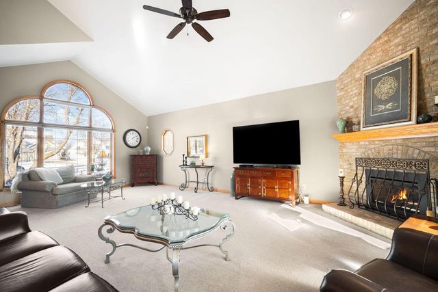 8086 S Meadowcreek COURT, Franklin, WI 53132