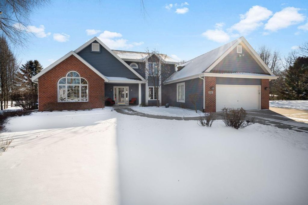 8086 S Meadowcreek COURT, Franklin, WI 53132