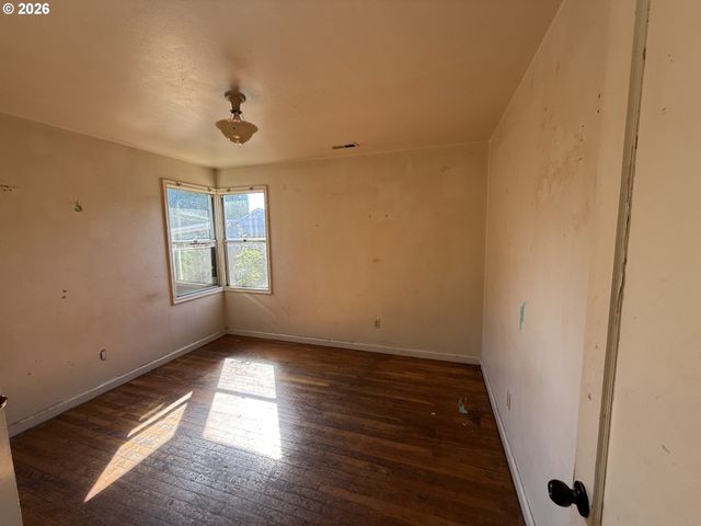174 MACARTHUR St, St Helens, OR 97051
