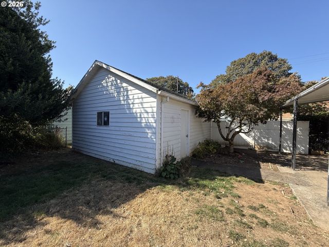 174 MACARTHUR St, St Helens, OR 97051