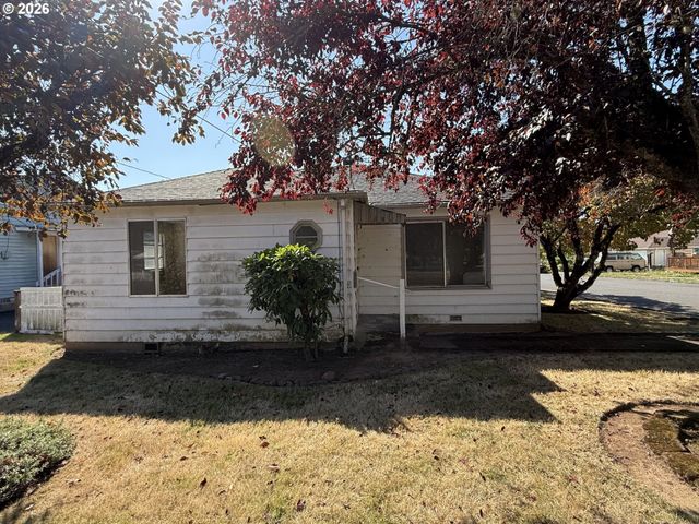 174 MACARTHUR St, St Helens, OR 97051