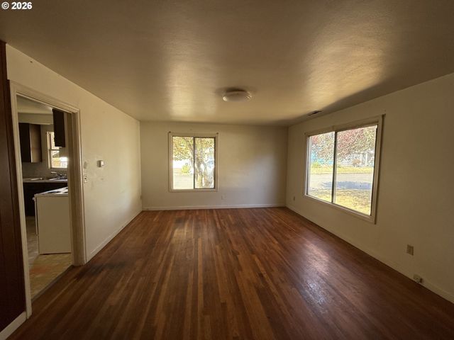 174 MACARTHUR St, St Helens, OR 97051