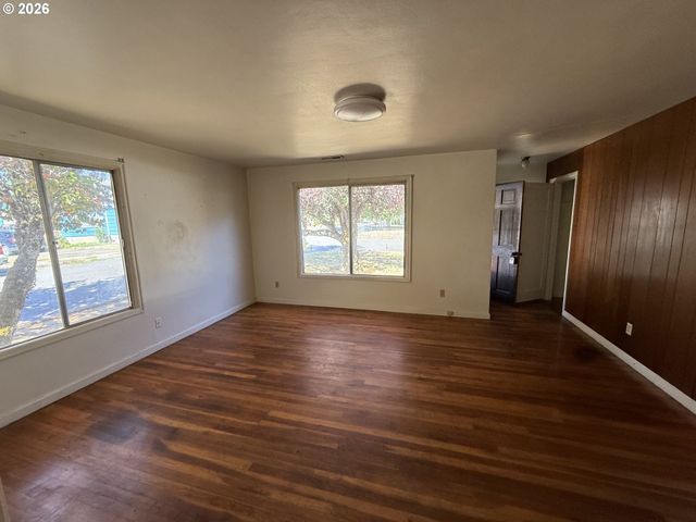 174 MACARTHUR St, St Helens, OR 97051