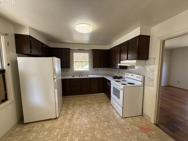 174 MACARTHUR St, St Helens, OR 97051