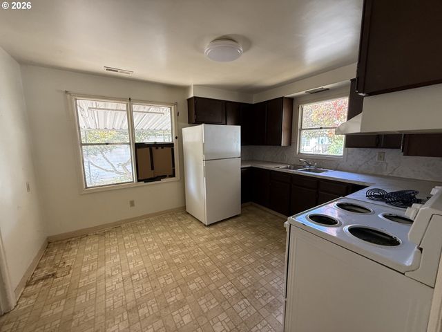 174 MACARTHUR St, St Helens, OR 97051