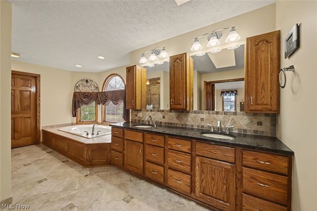 7525 Berks Way, Hudson, OH 44236