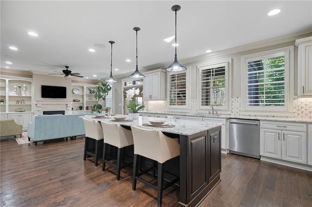 810 Camp Avenue, Roswell, GA 30075