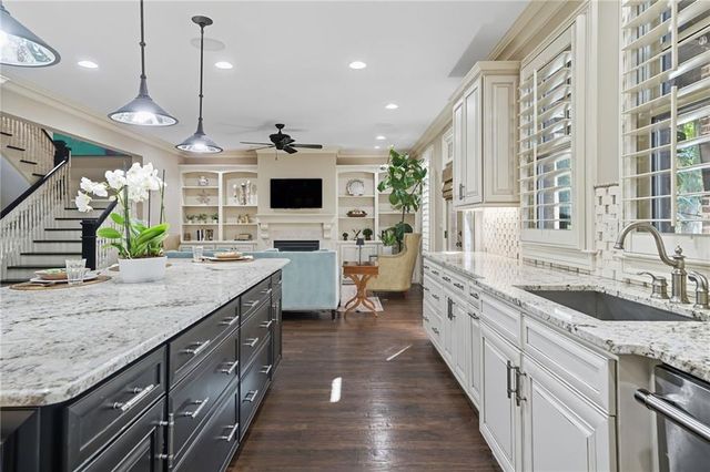 810 Camp Avenue, Roswell, GA 30075