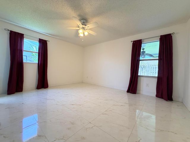 5271 Harwood Lane, Lake Worth, FL 33467