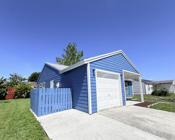 5271 Harwood Lane, Lake Worth, FL 33467