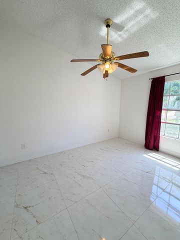 5271 Harwood Lane, Lake Worth, FL 33467