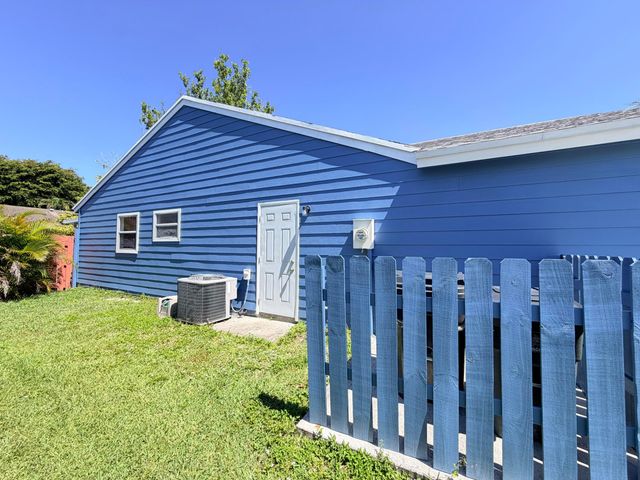 5271 Harwood Lane, Lake Worth, FL 33467