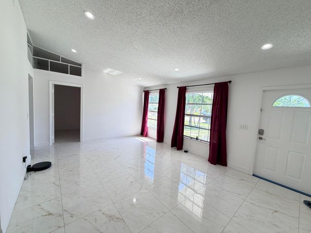 5271 Harwood Lane, Lake Worth, FL 33467