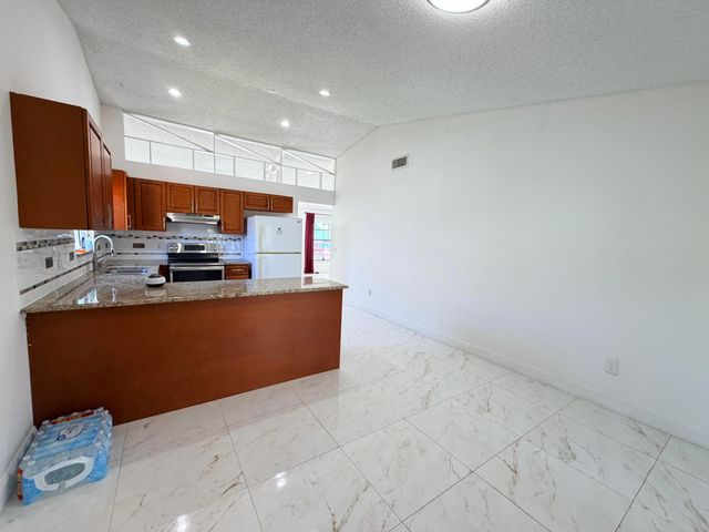 5271 Harwood Lane, Lake Worth, FL 33467