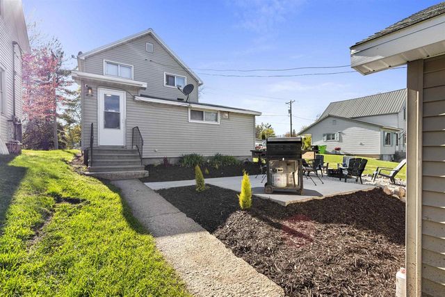 210 N OAKLAND AVENUE, Oconto Falls, WI 54154