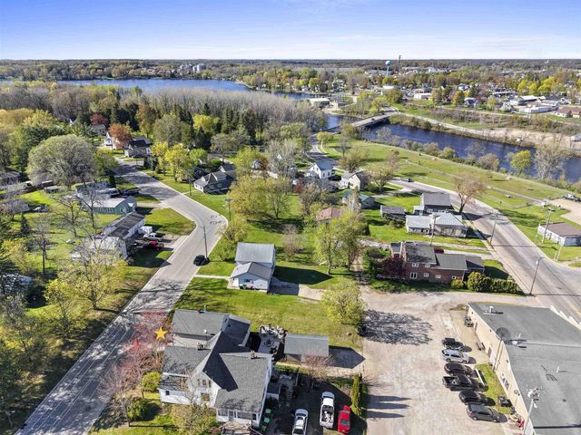 210 N OAKLAND AVENUE, Oconto Falls, WI 54154