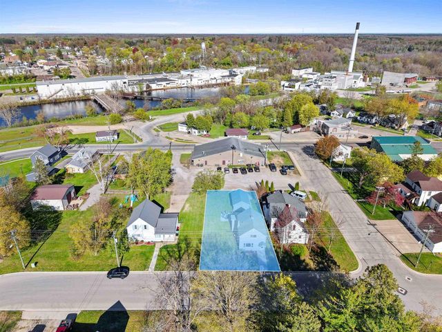 210 N OAKLAND AVENUE, Oconto Falls, WI 54154