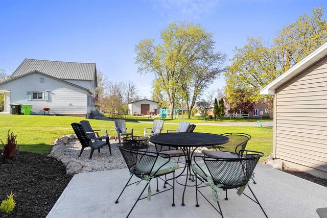 210 N OAKLAND AVENUE, Oconto Falls, WI 54154