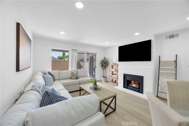 3845 Farquhar Ave 110, Los Alamitos, CA 90720