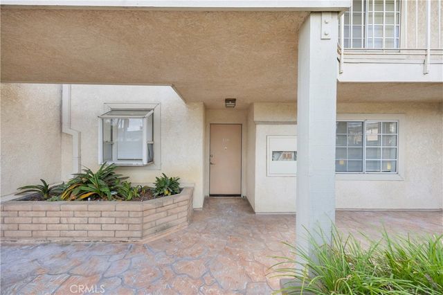 3845 Farquhar Ave 110, Los Alamitos, CA 90720