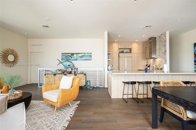 96 W Plaza Del Sol, Islamorada, FL 33036