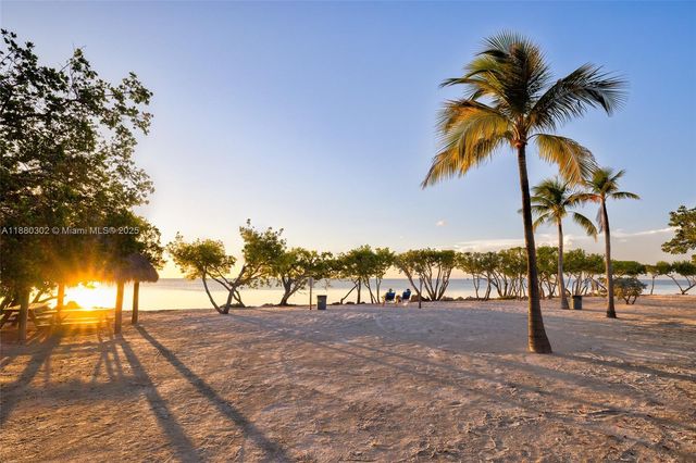 96 W Plaza Del Sol, Islamorada, FL 33036