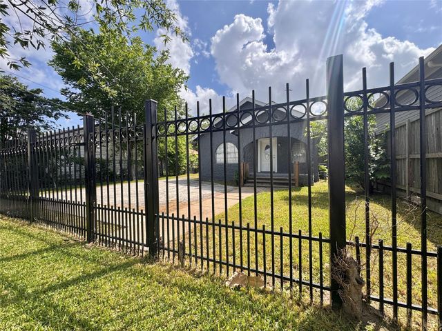 4106 Robertson Street, Houston, TX 77009
