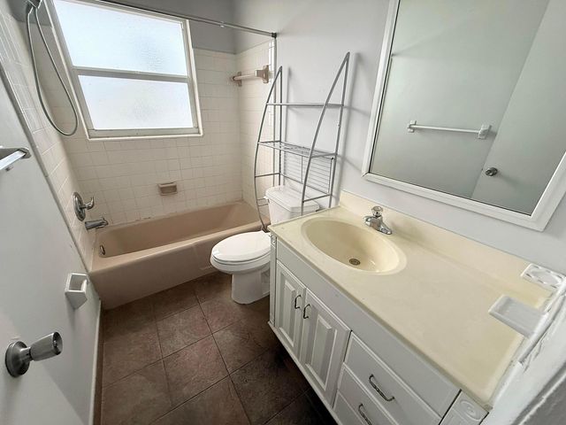 3216 NE 13TH Street 11, Pompano Beach, FL 33062