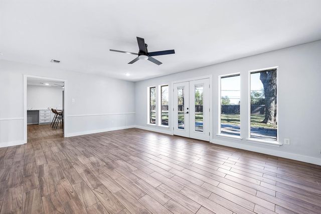 405 Karlis Drive, Alvin, TX 77511