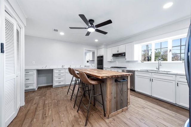 405 Karlis Drive, Alvin, TX 77511