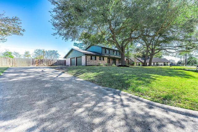 405 Karlis Drive, Alvin, TX 77511