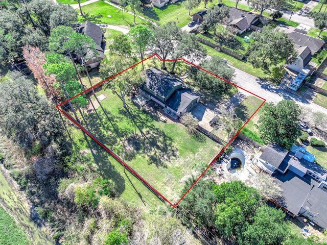 405 Karlis Drive, Alvin, TX 77511