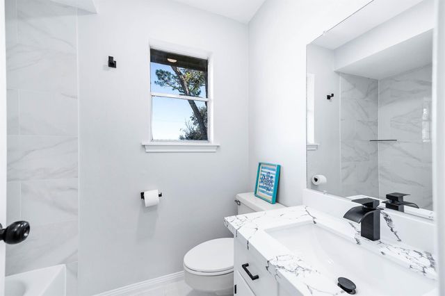 405 Karlis Drive, Alvin, TX 77511