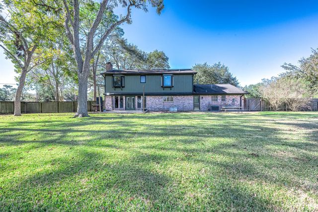 405 Karlis Drive, Alvin, TX 77511