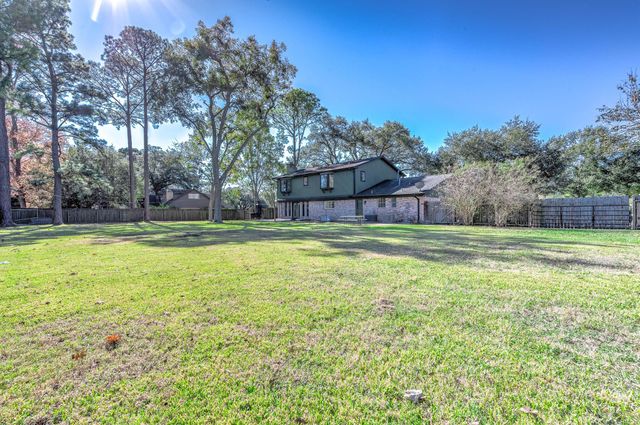 405 Karlis Drive, Alvin, TX 77511