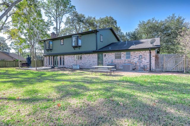 405 Karlis Drive, Alvin, TX 77511