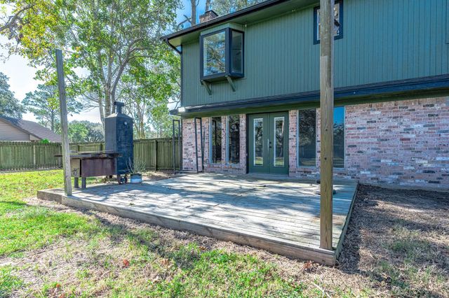 405 Karlis Drive, Alvin, TX 77511