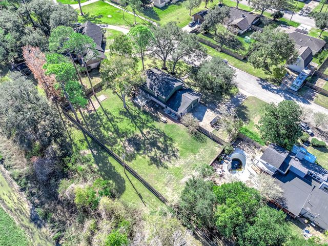 405 Karlis Drive, Alvin, TX 77511
