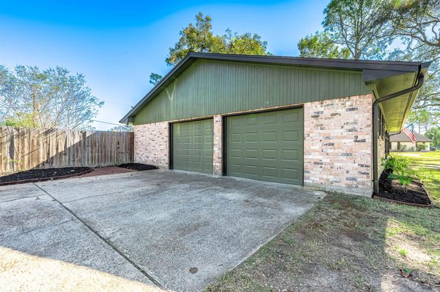 405 Karlis Drive, Alvin, TX 77511