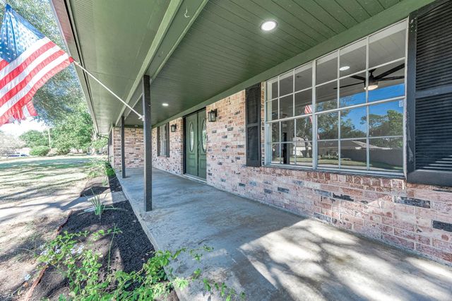 405 Karlis Drive, Alvin, TX 77511