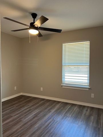 201 N Pecan Street, Whitesboro, TX 76273