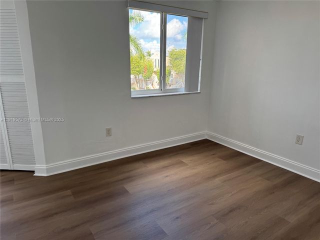 8540 NW 6th Ln 7-209, Miami, FL 33126