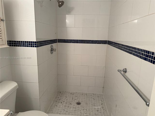 8540 NW 6th Ln 7-209, Miami, FL 33126